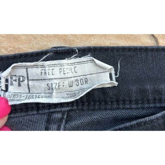 Free People Black Wash Straight Leg Jeans Dark Womens Size 30 BZ - Picture 2 of 3